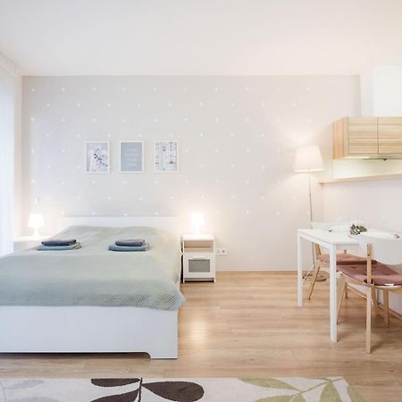 Ferienwohnung The Chic Crib With Balcony Budapest Exterior foto