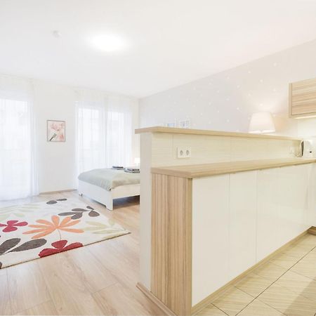 Ferienwohnung The Chic Crib With Balcony Budapest Exterior foto