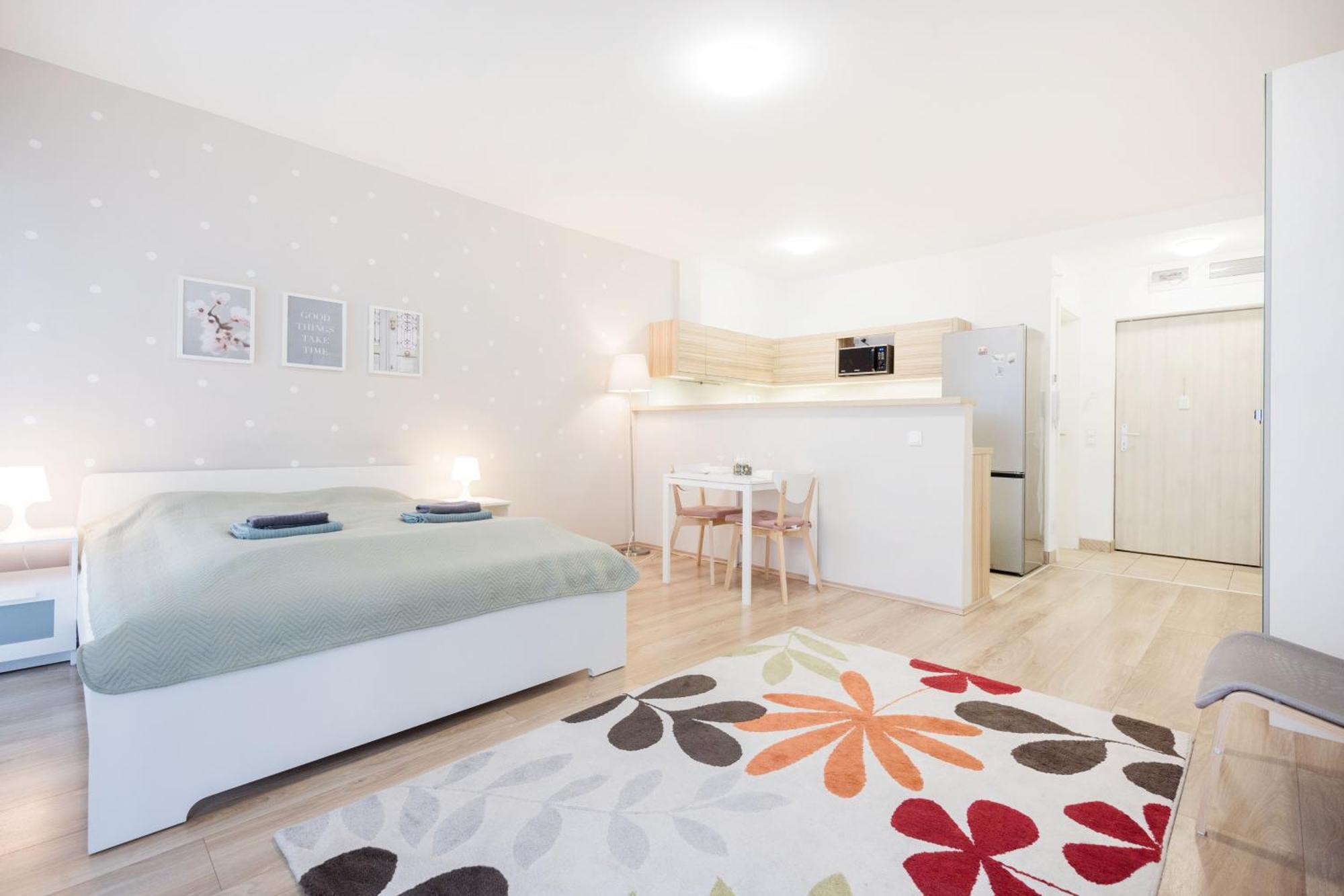 Ferienwohnung The Chic Crib With Balcony Budapest Exterior foto
