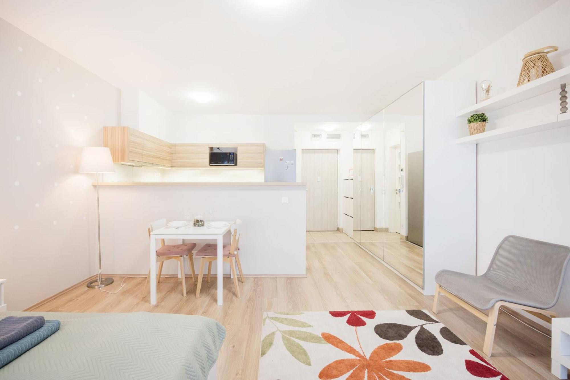 Ferienwohnung The Chic Crib With Balcony Budapest Exterior foto